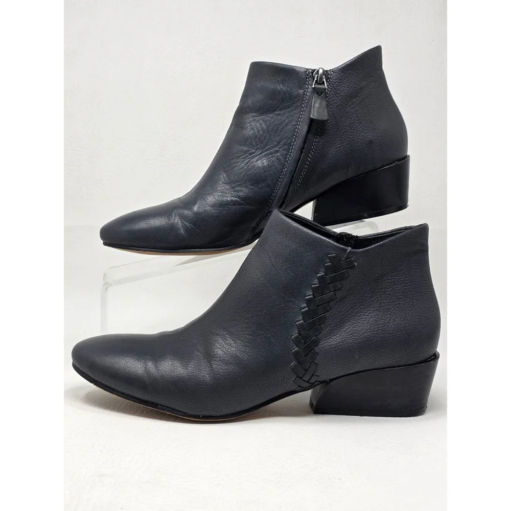 Naked Feet Peony Womens Navy Blue Leather Woven Ankle Boots Booties Size 8M